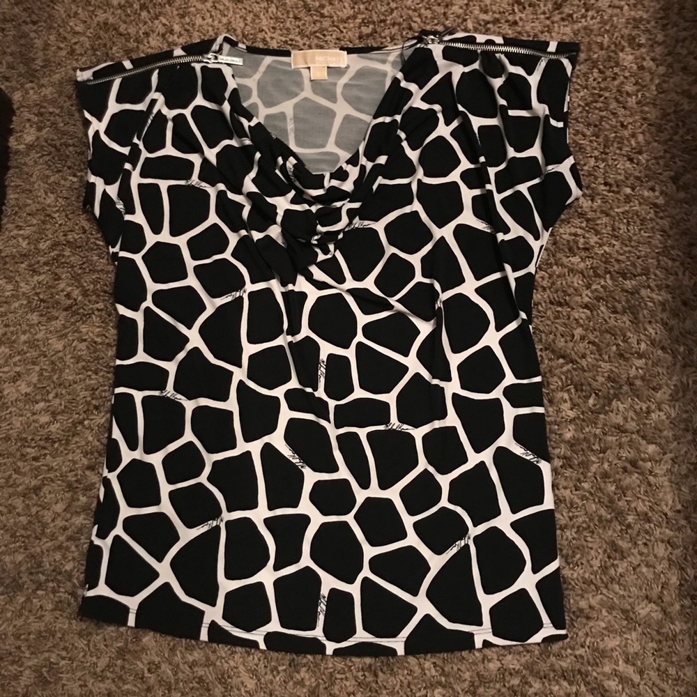 🎀🎀 NEW ITEM 🎀🎀 MK blouse w Zipper in shoulder